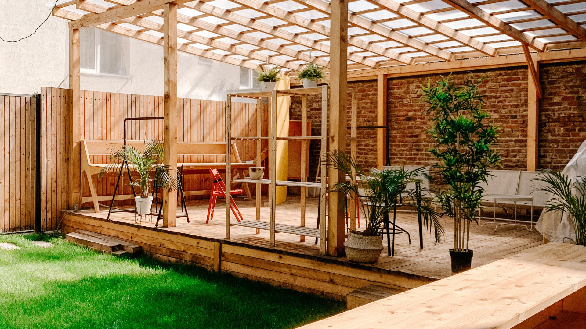Comment réussir la pose de votre terrasse bois sur terre !